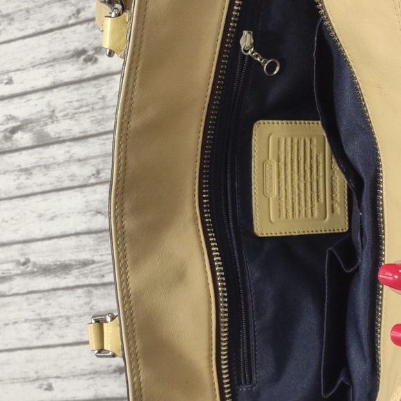 Coach Beige Leather Handbag - Picture 6 of 16
